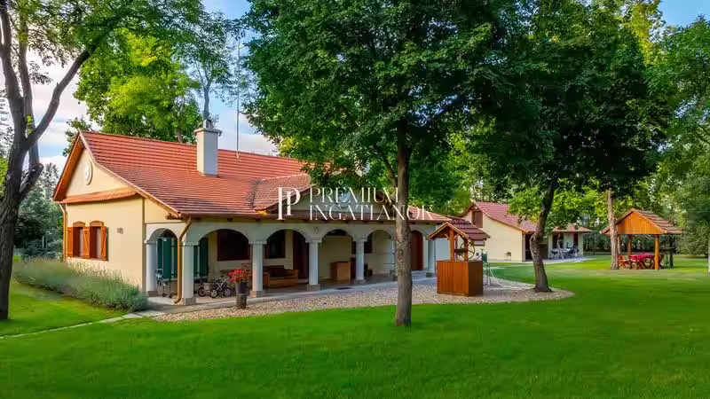 6060 Tiszakécske - Privát tó. Parkosított környezet. Teljes intimitás 13,5 hektáron