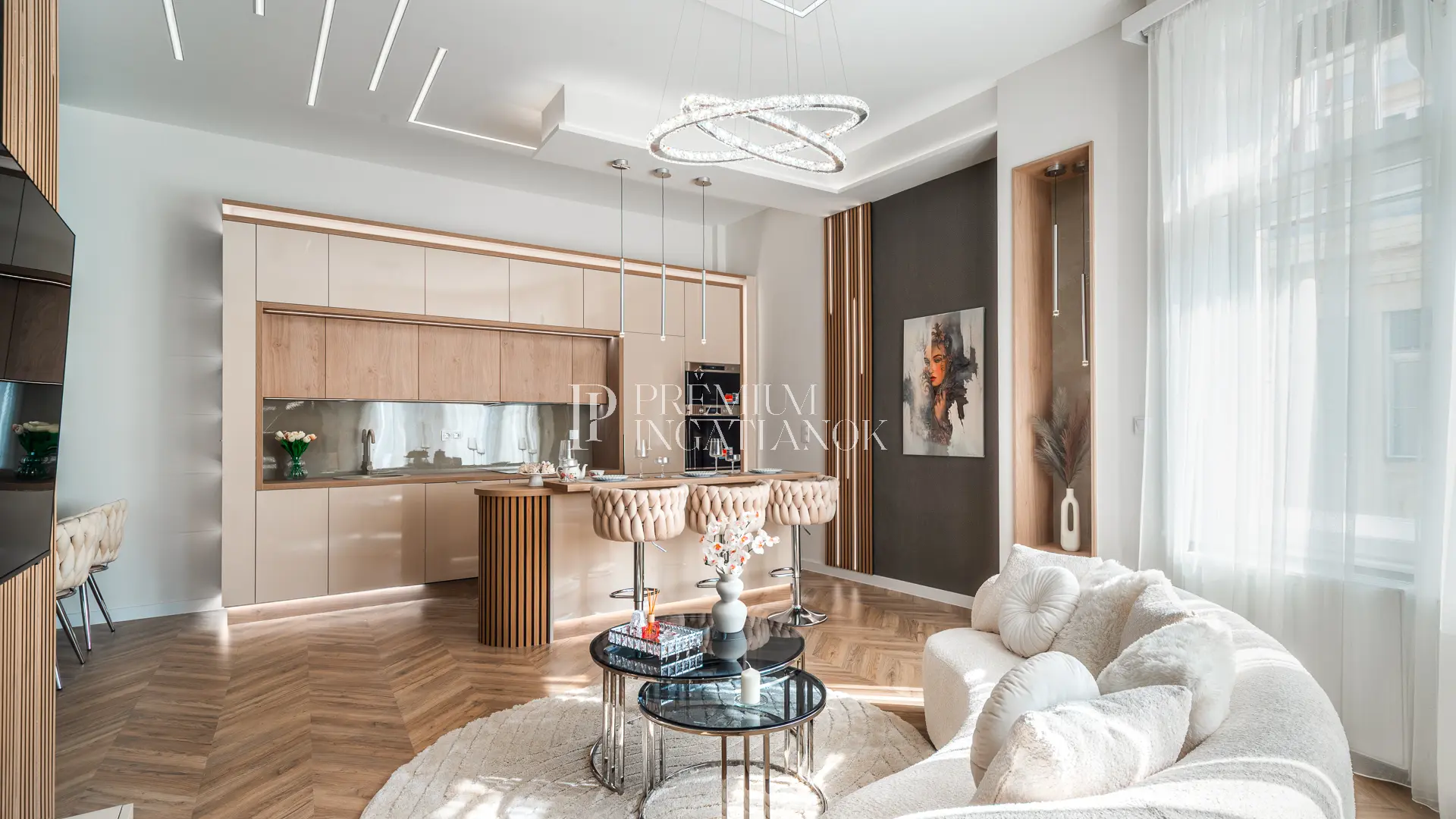Budapest 5. kerület - Váci utcai luxus szinten felújított polgári lakás