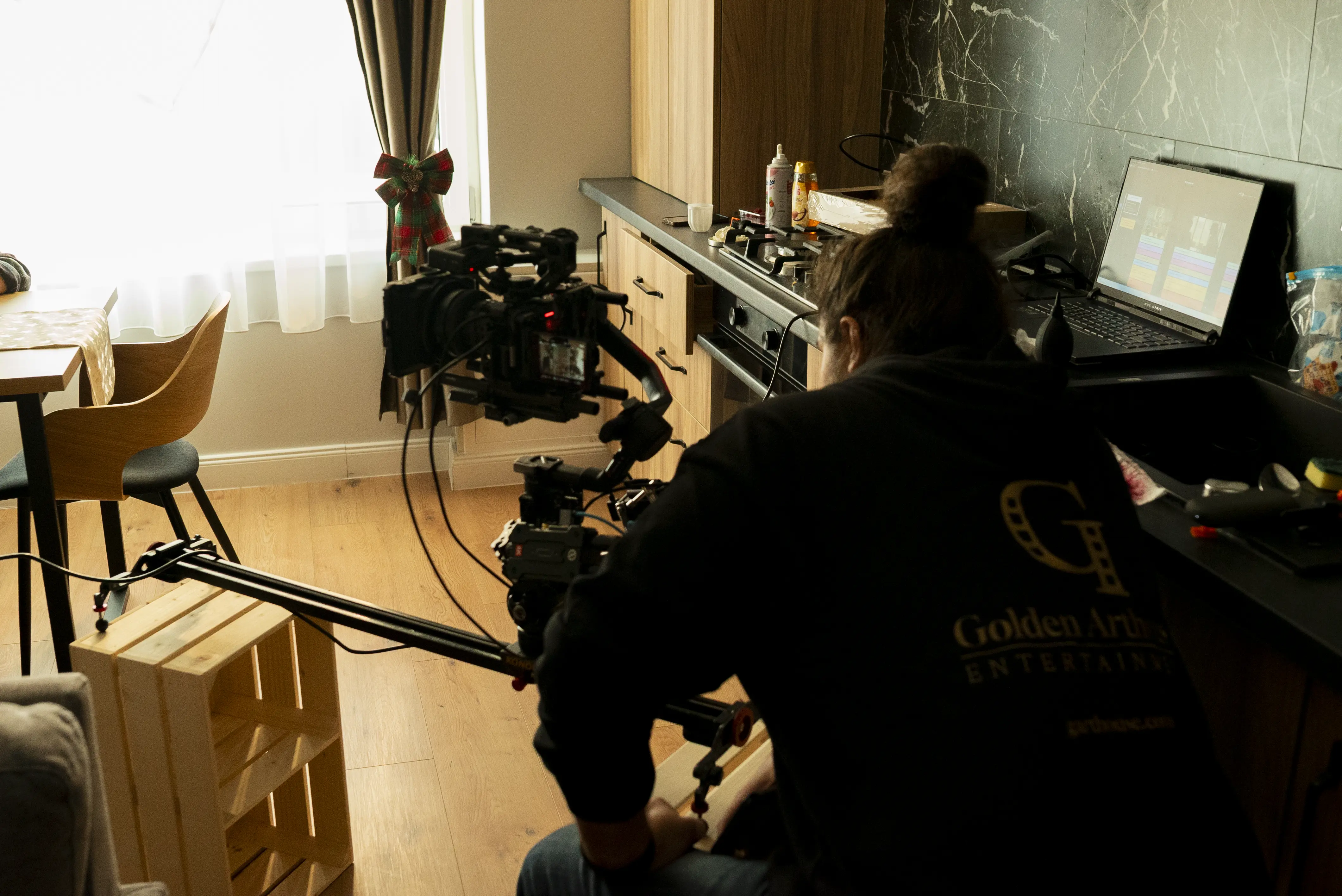 Imagine dintr-o producție video în 2025.