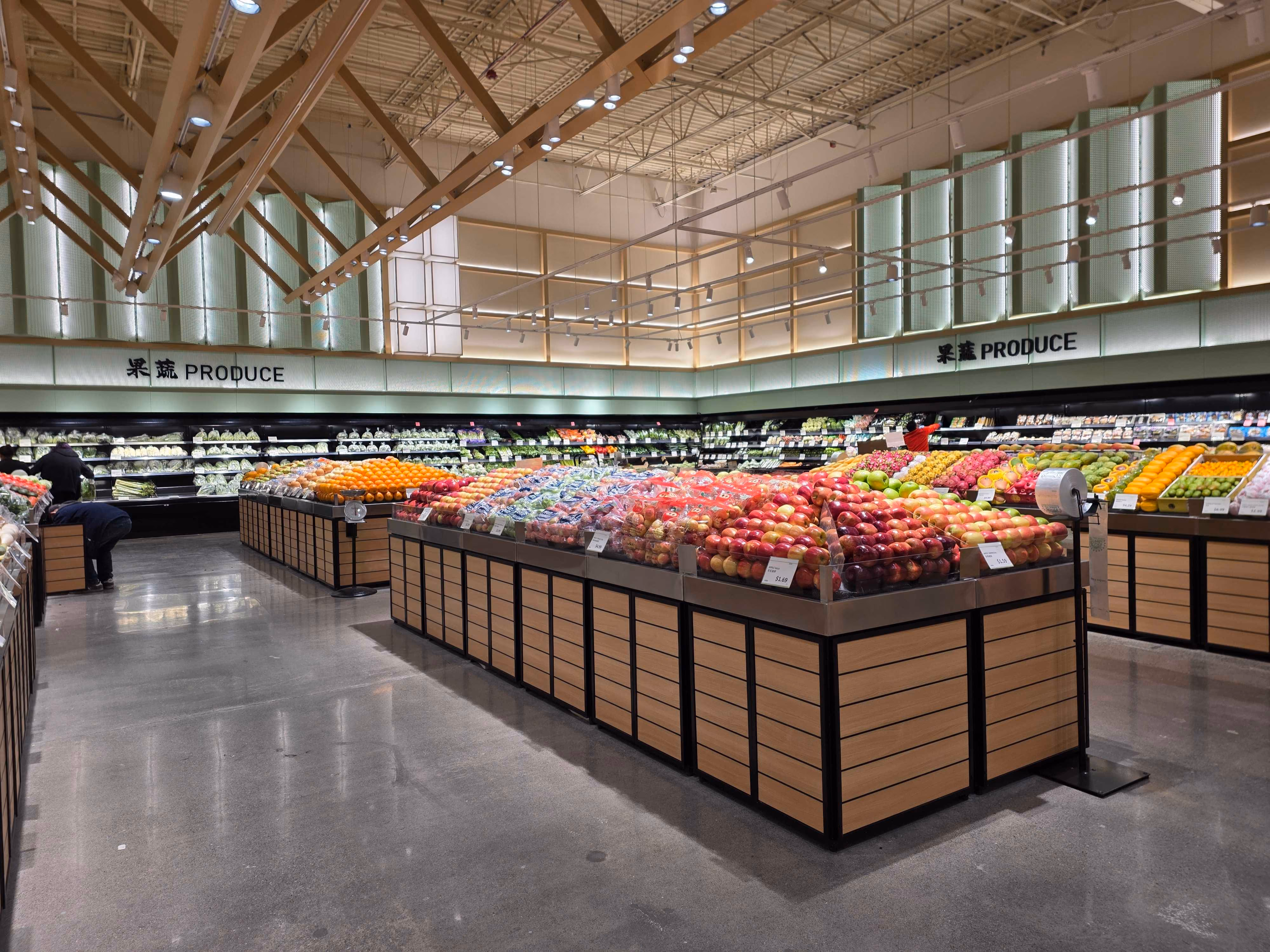 Independent grocery store running Vori