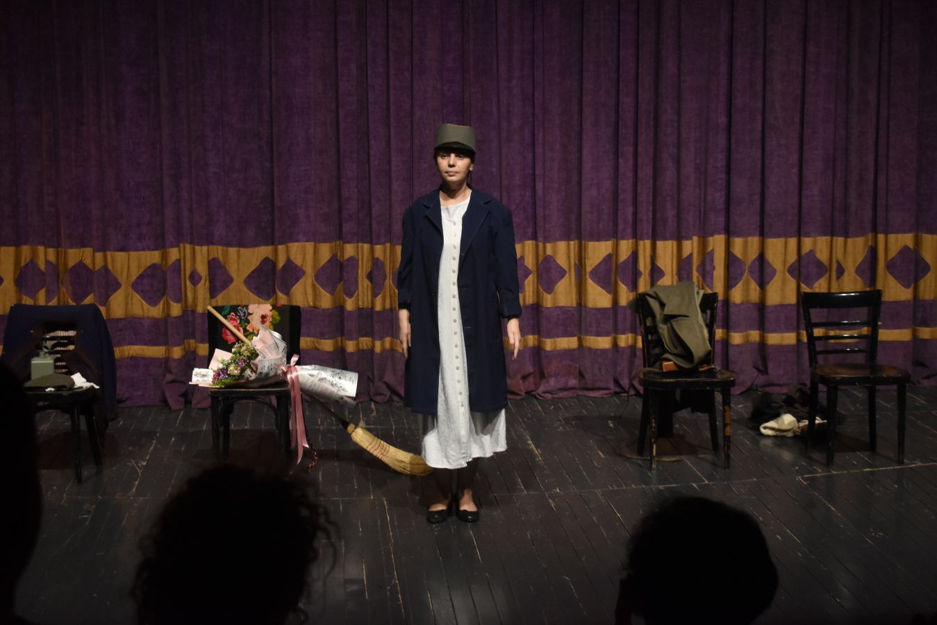 Slika Milunke u toku izvođenja predstave