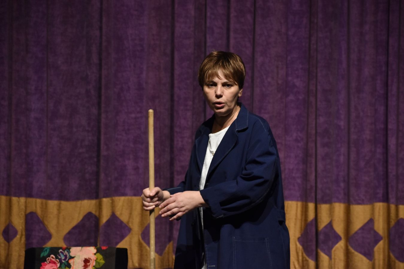 Slika Milunke u toku izvođenja predstave