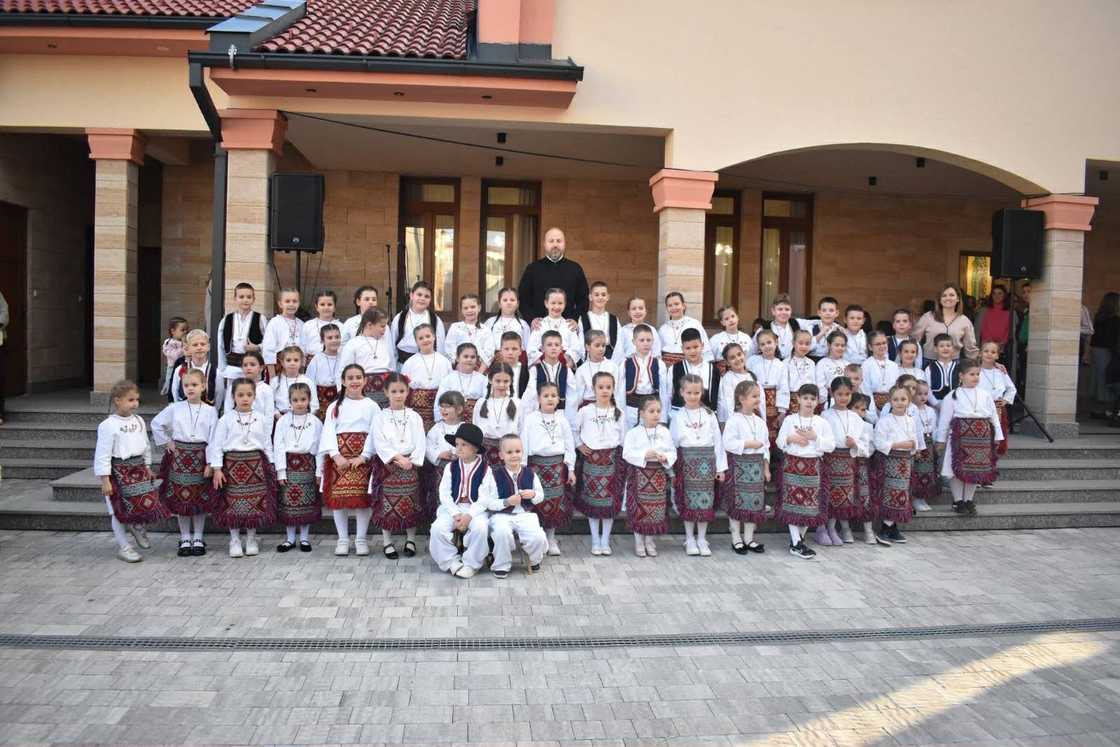 Прослава празника Врбица у порти Храма Свете Тројице уз програм дјеце и чланова Удружења