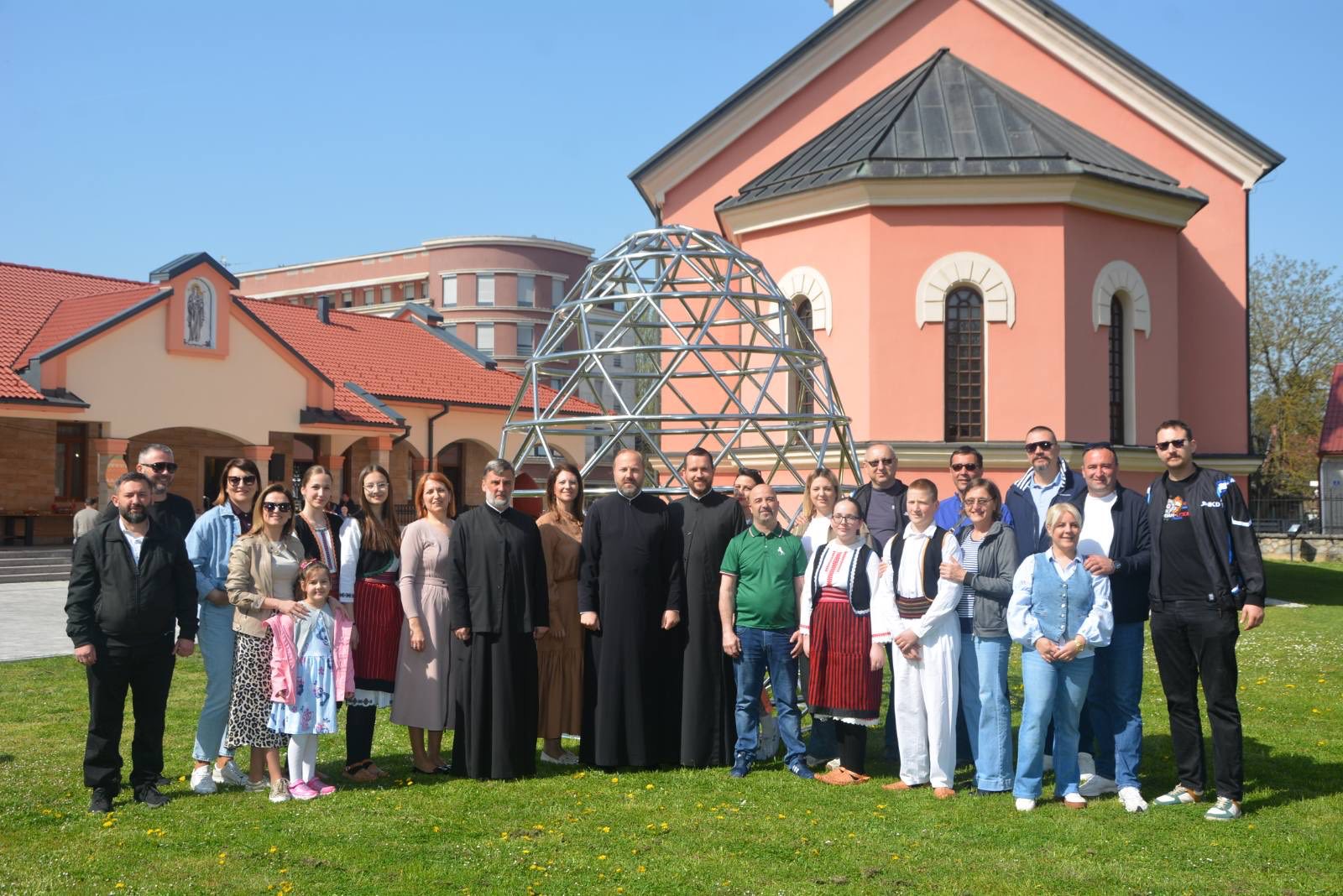 Малишани учествују у такмичењу туцања васкршњих јаја на манифестацији у Приједору