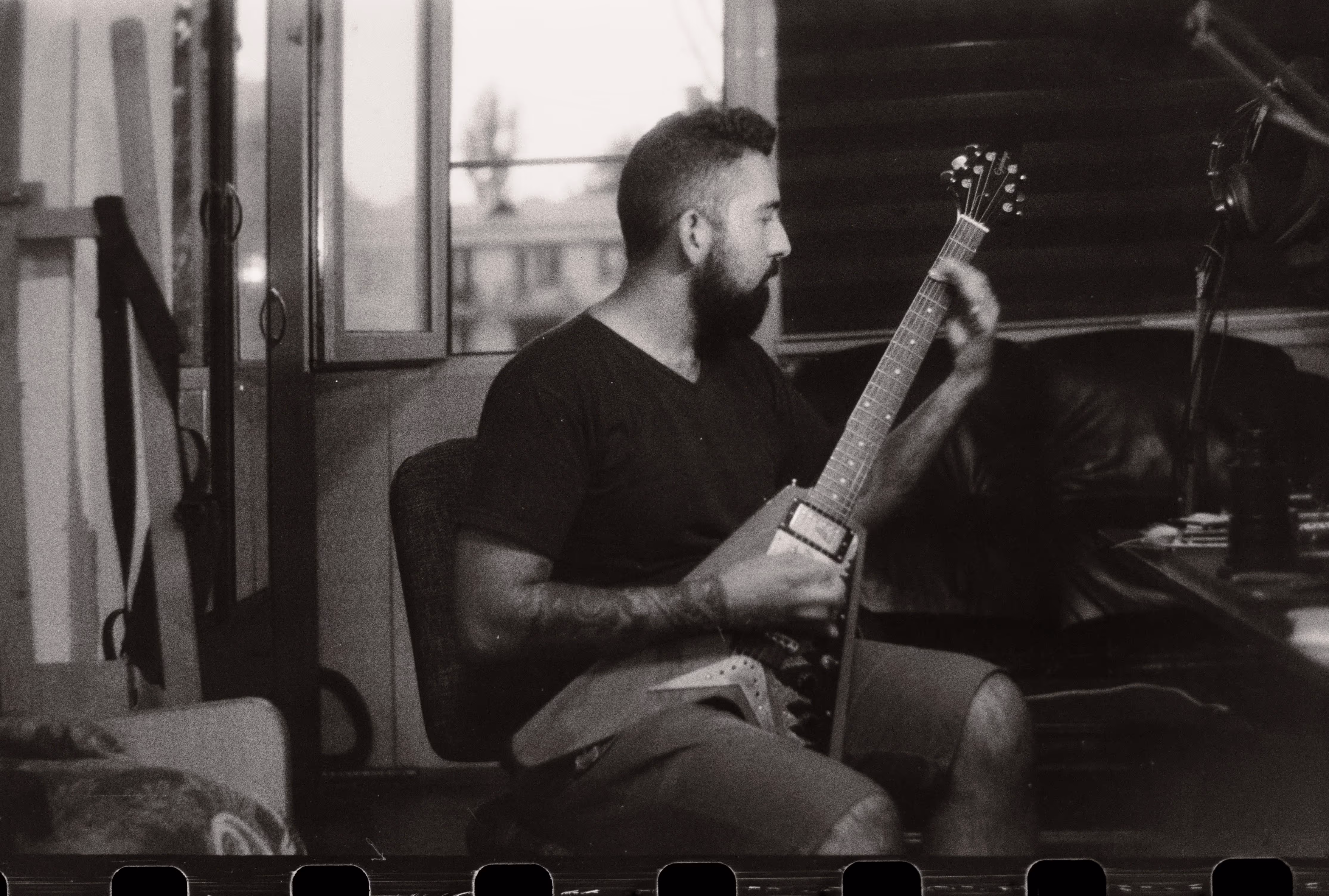 Touring guitarist subscriber