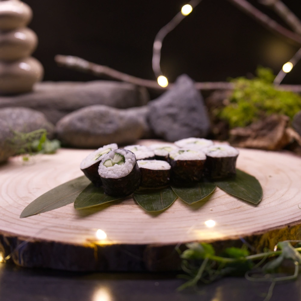 Kitsune eats sushi verso