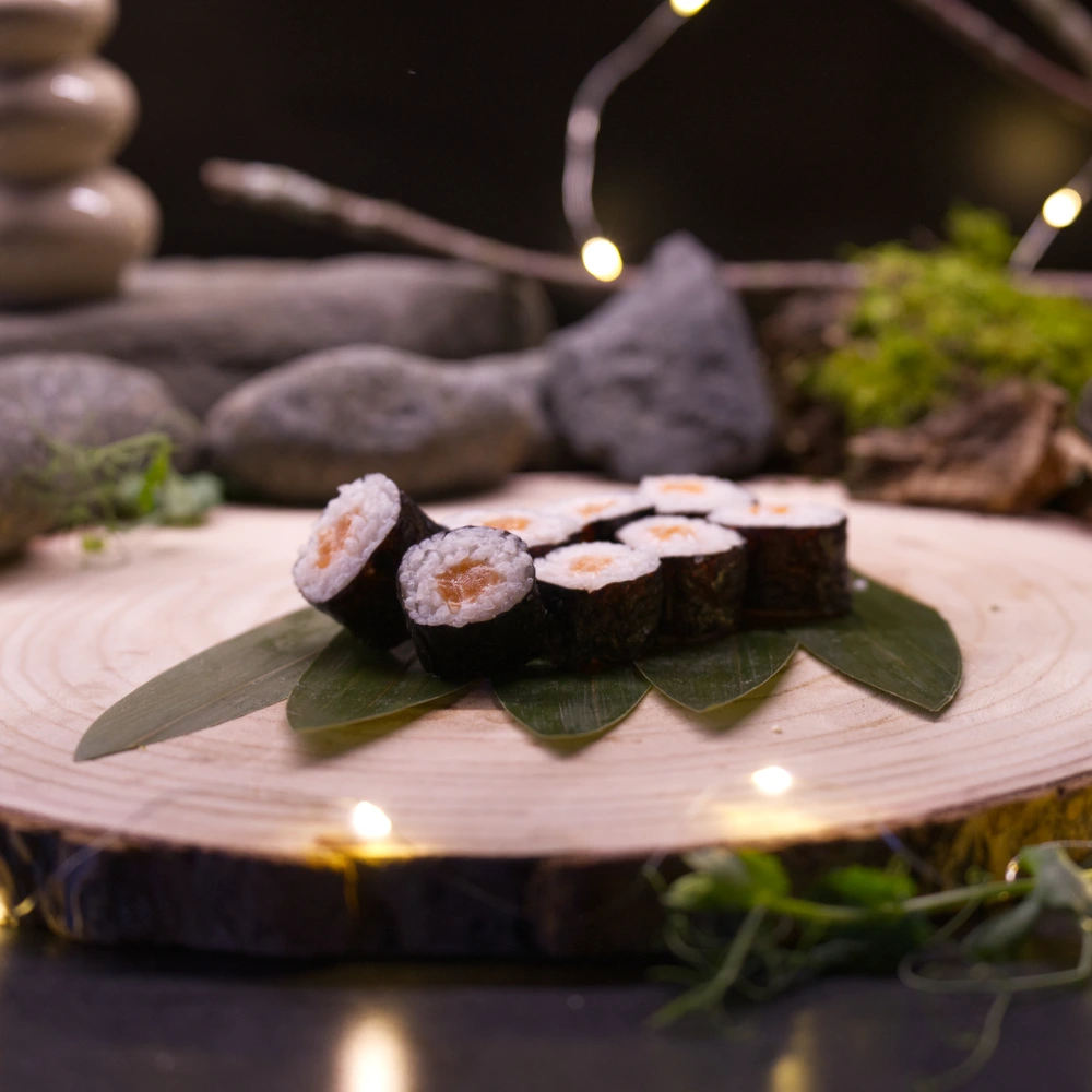 Kitsune eats sushi puro