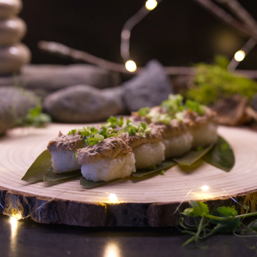 Kitsune eats sushi syvänne