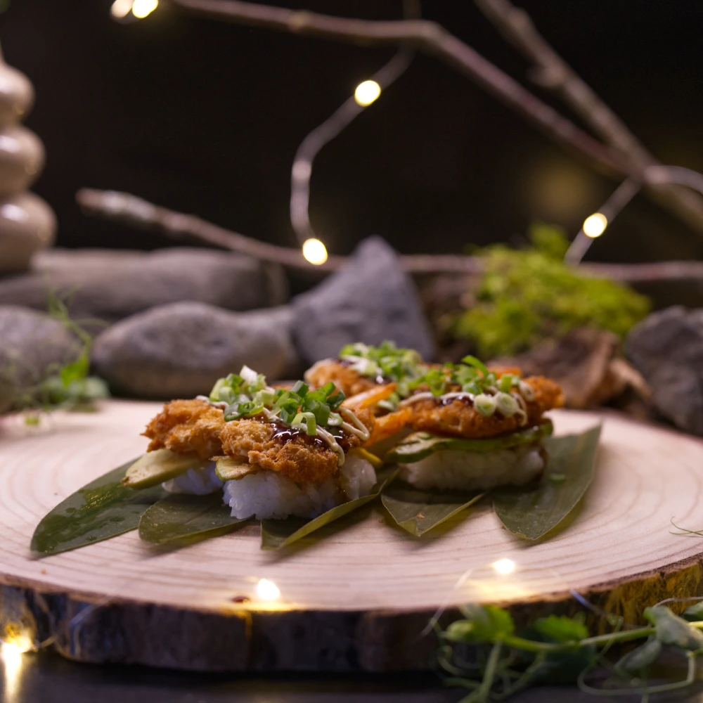 Kitsune eats sushi meren kipinä