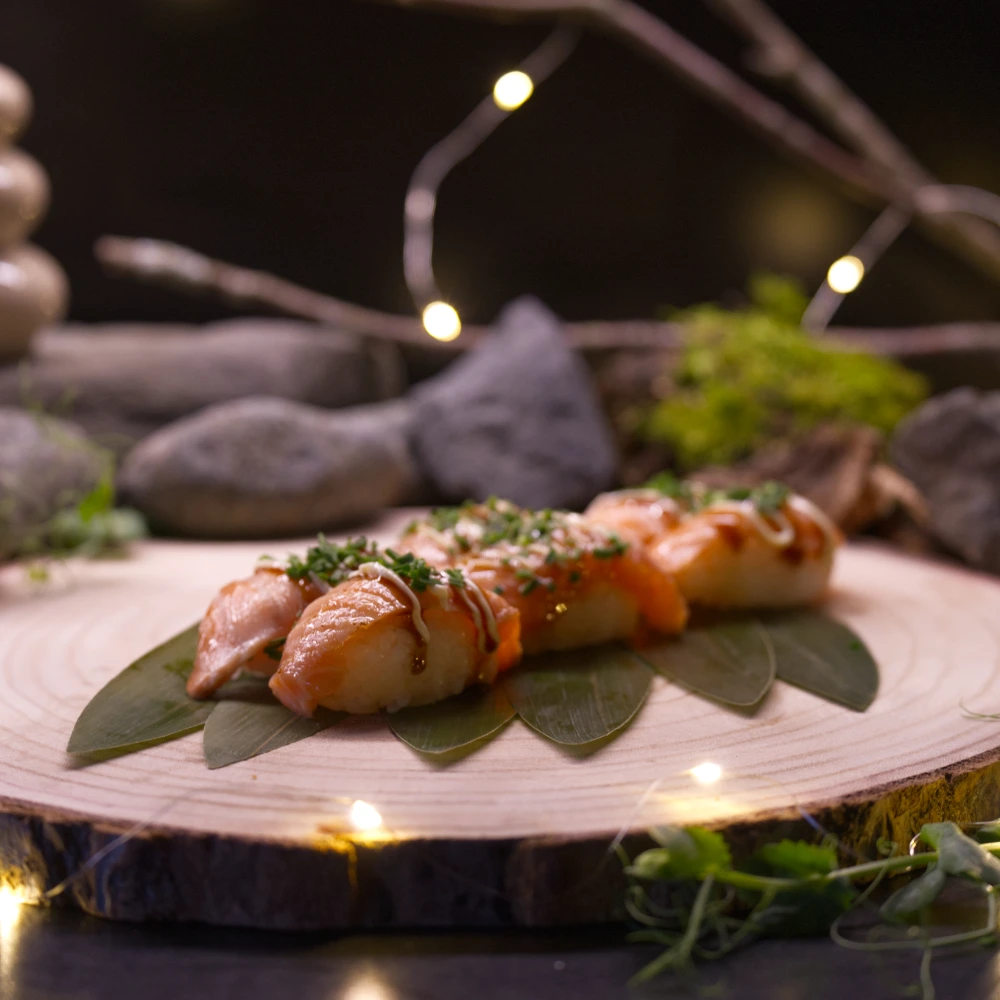 Kitsune eats sushi kitsune liekki