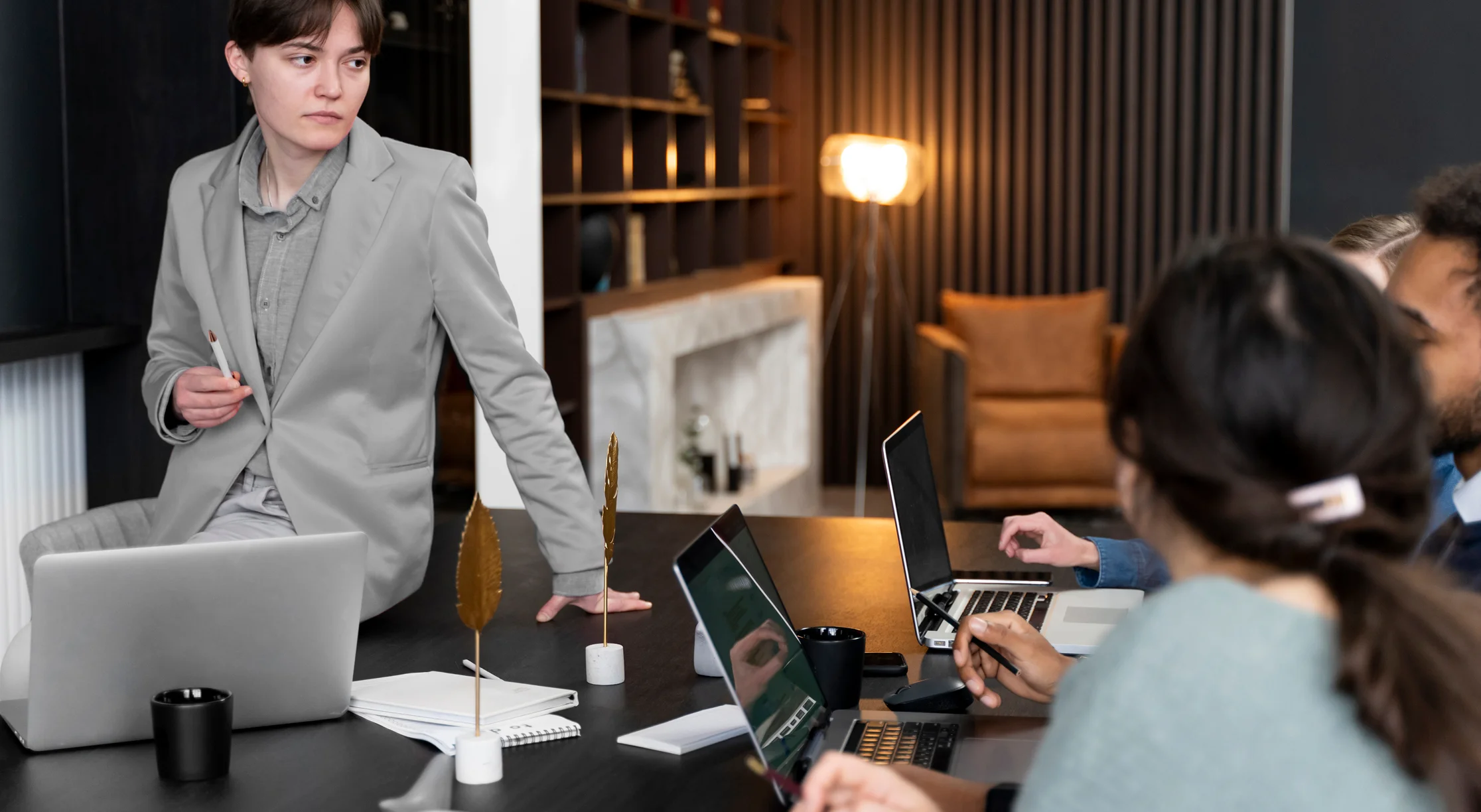 Service Single Right Image