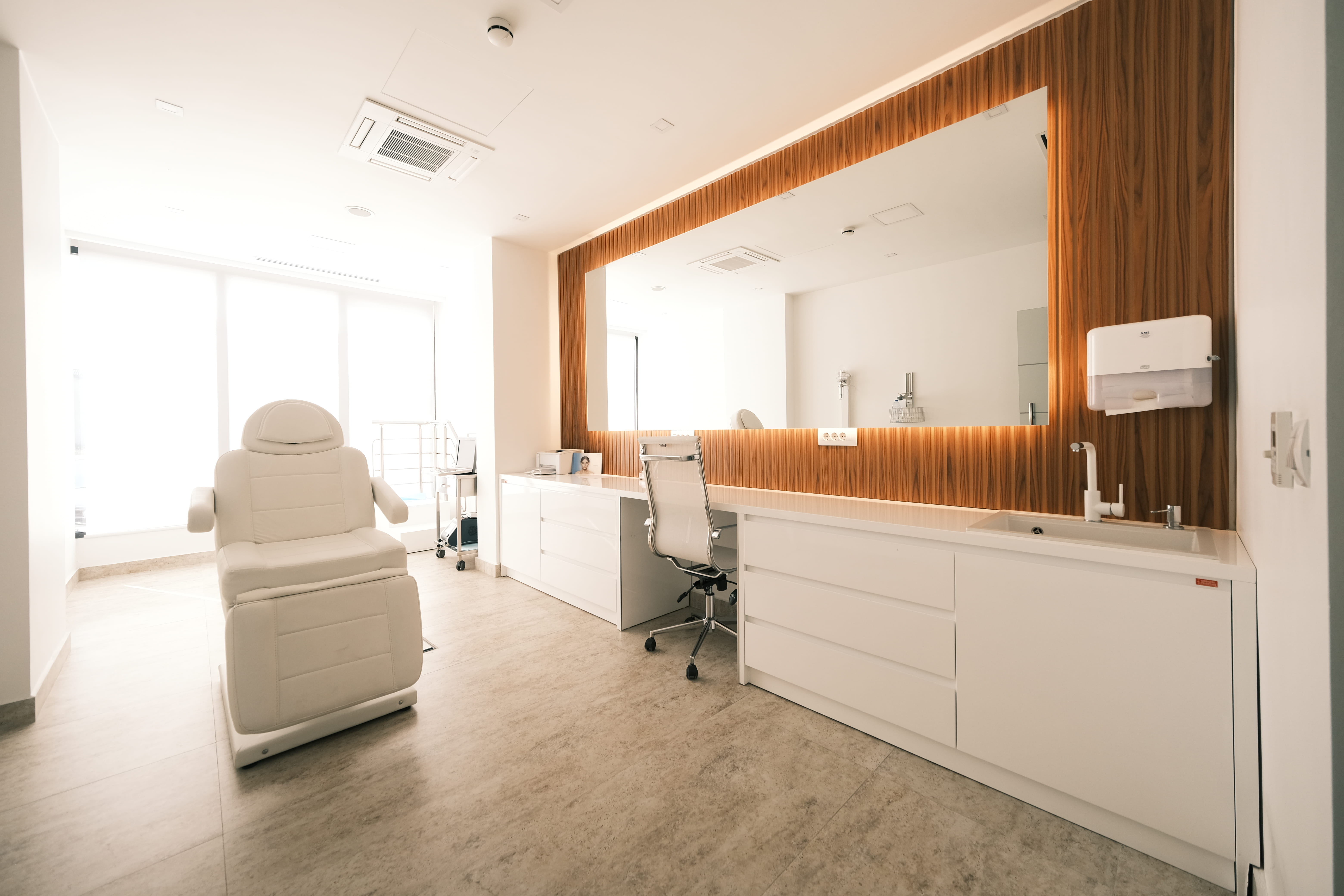 image of a pediatric examination room in a medical clinic