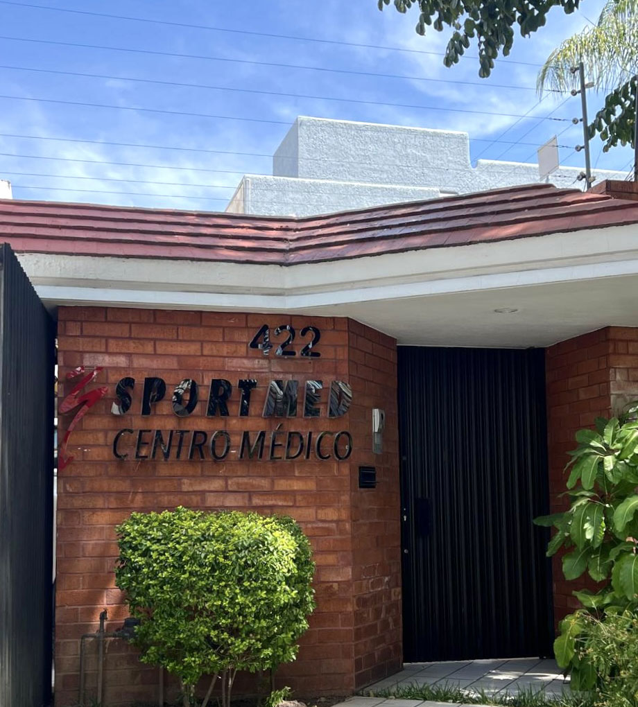 SportMed Guadalajara clinic entrance
