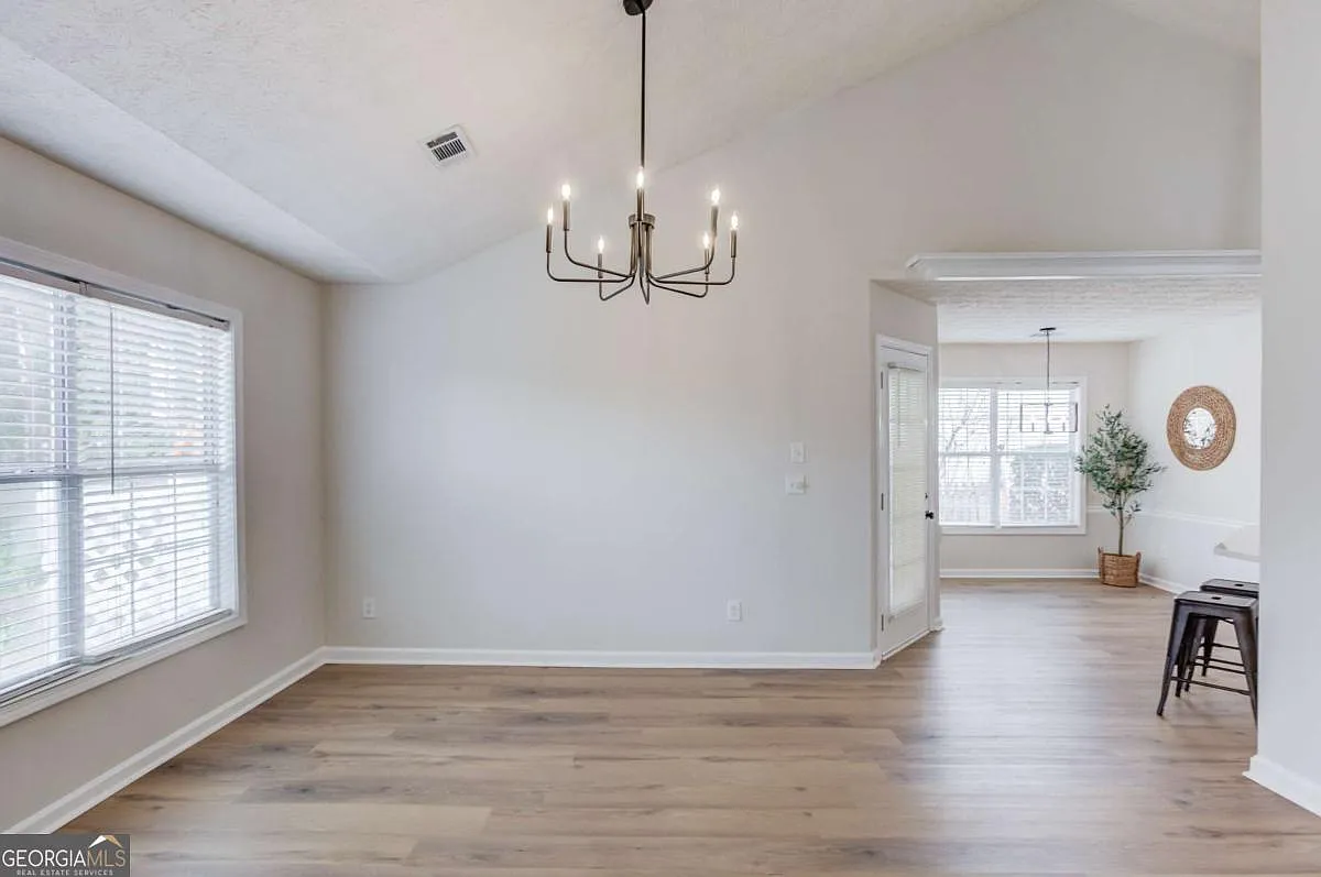 727 Bostonian Way Lawrenceville - Dining After