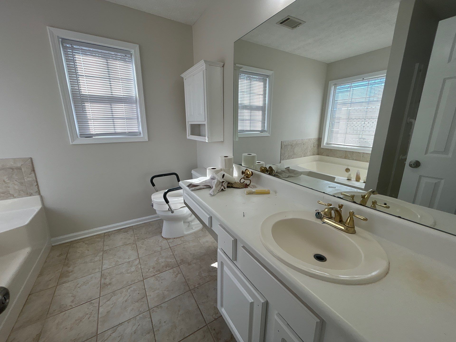 727 Bostonian Way Lawrenceville - Master Bath Before