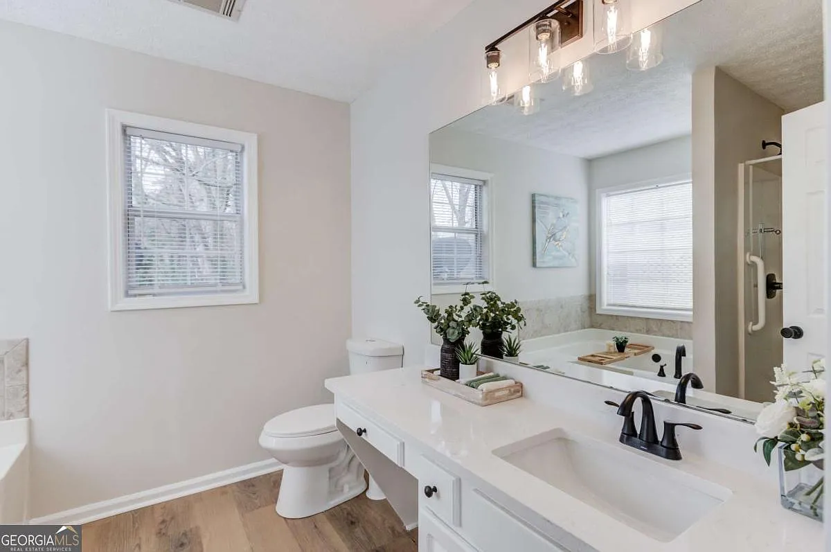 727 Bostonian Way Lawrenceville - Master Bath After