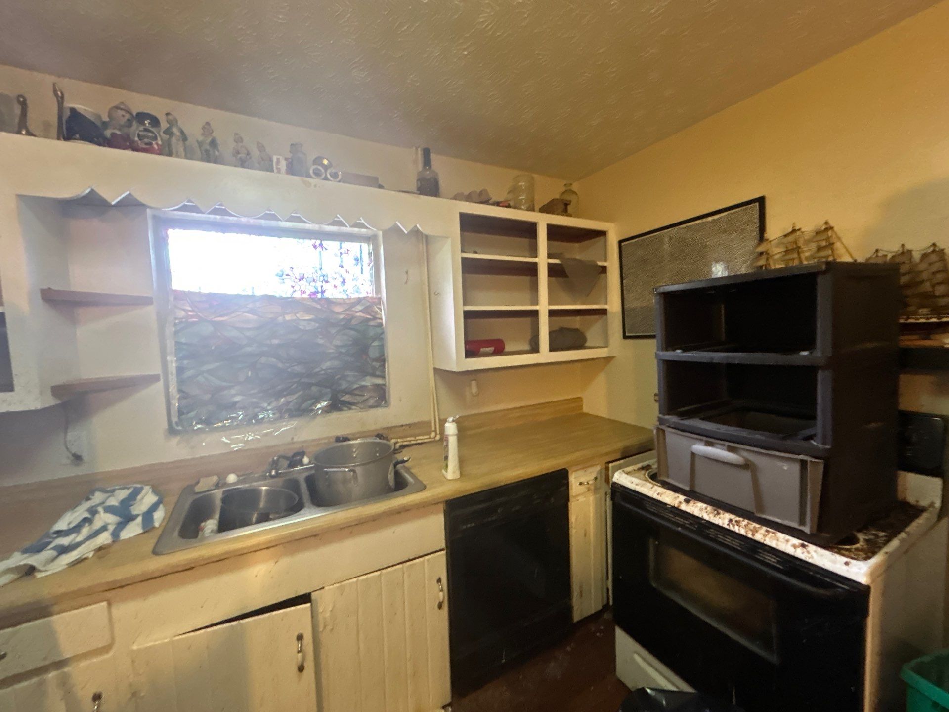1340 Vine St NE — RenoMaxIT original condition: kitchen