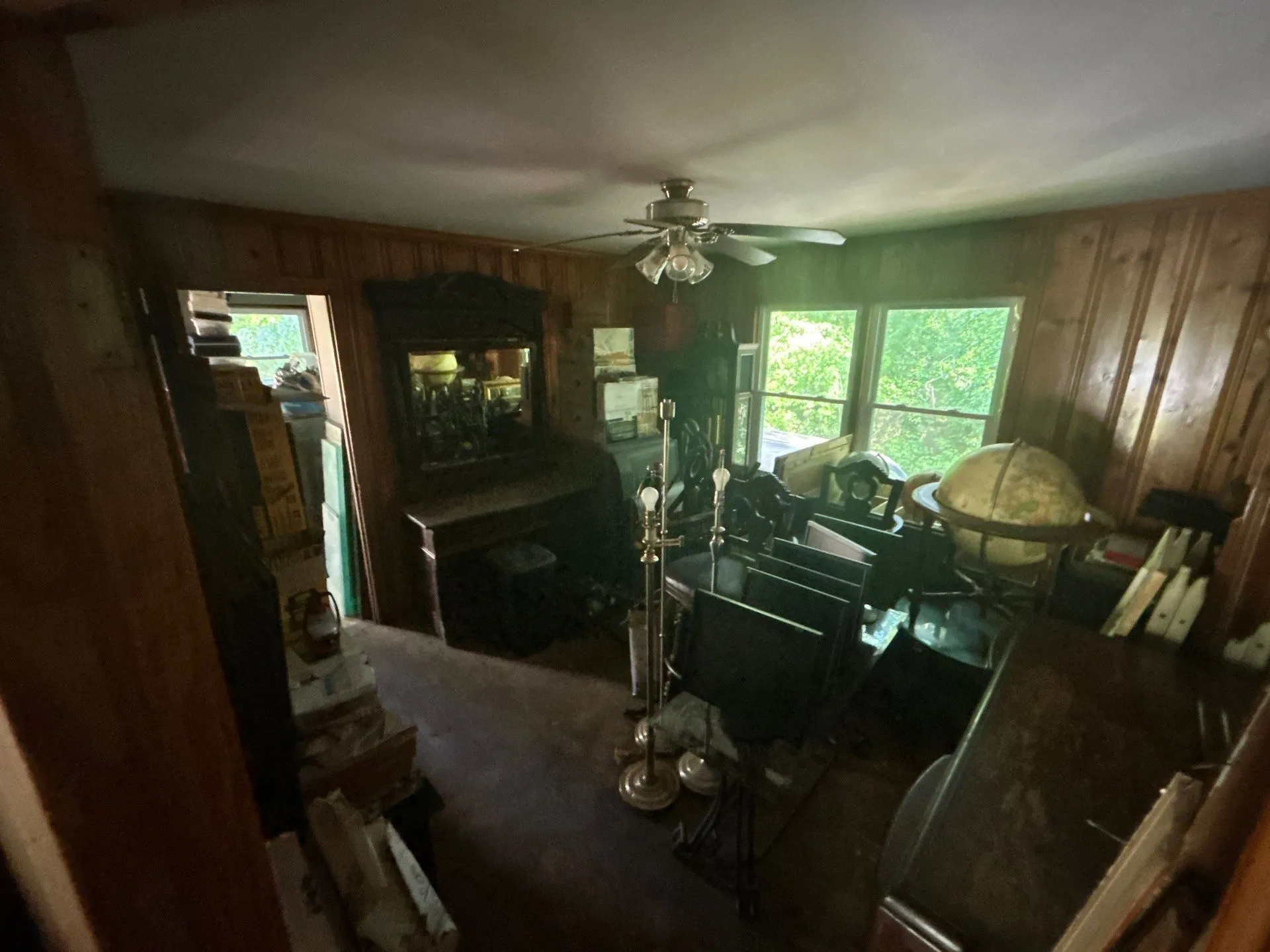 3356 Woodview Dr SE, Smyrna — Living area in original walkthrough condition