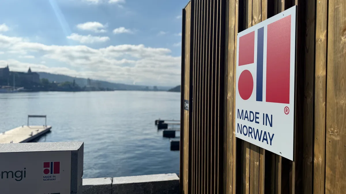 Made in Norway logo på Omgi-bygg ved sjøen