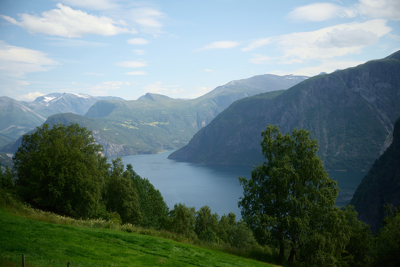 Utsikt over Storfjorden og Geiranger