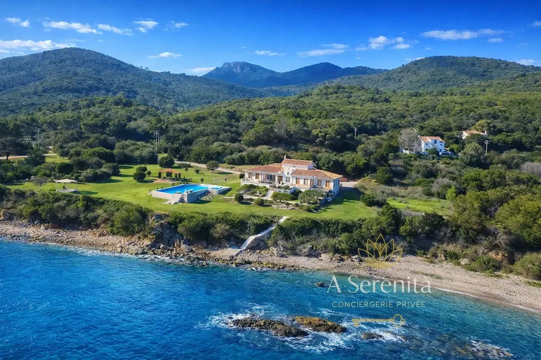 Villa with swimming pool and sea views in Sari-Solenzara, South Corsica