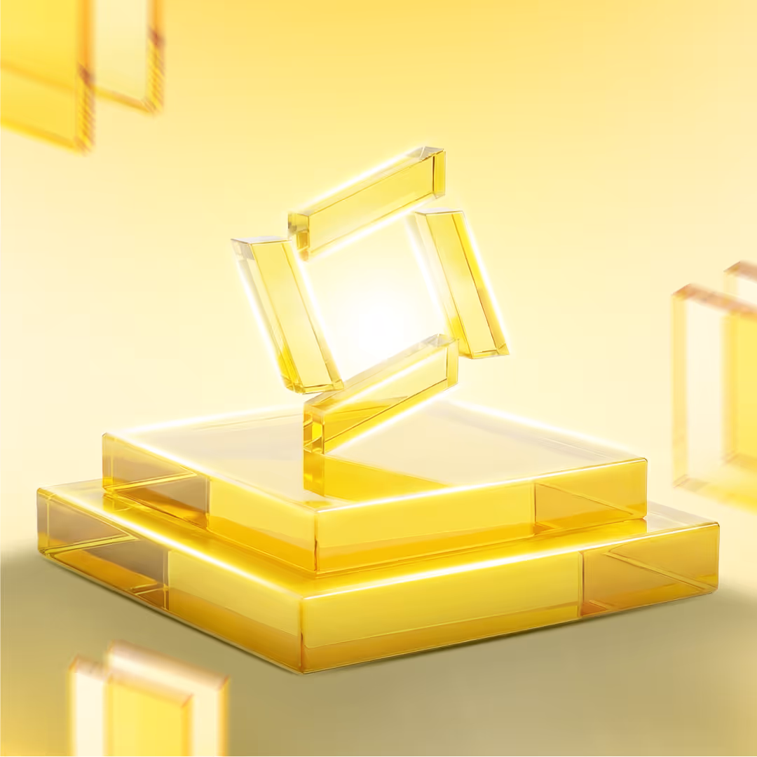 مكعبات زجاجية شفافة صفراء مرتبة بشكل هندسي مع إضاءة خلفية صفراء دافئة.