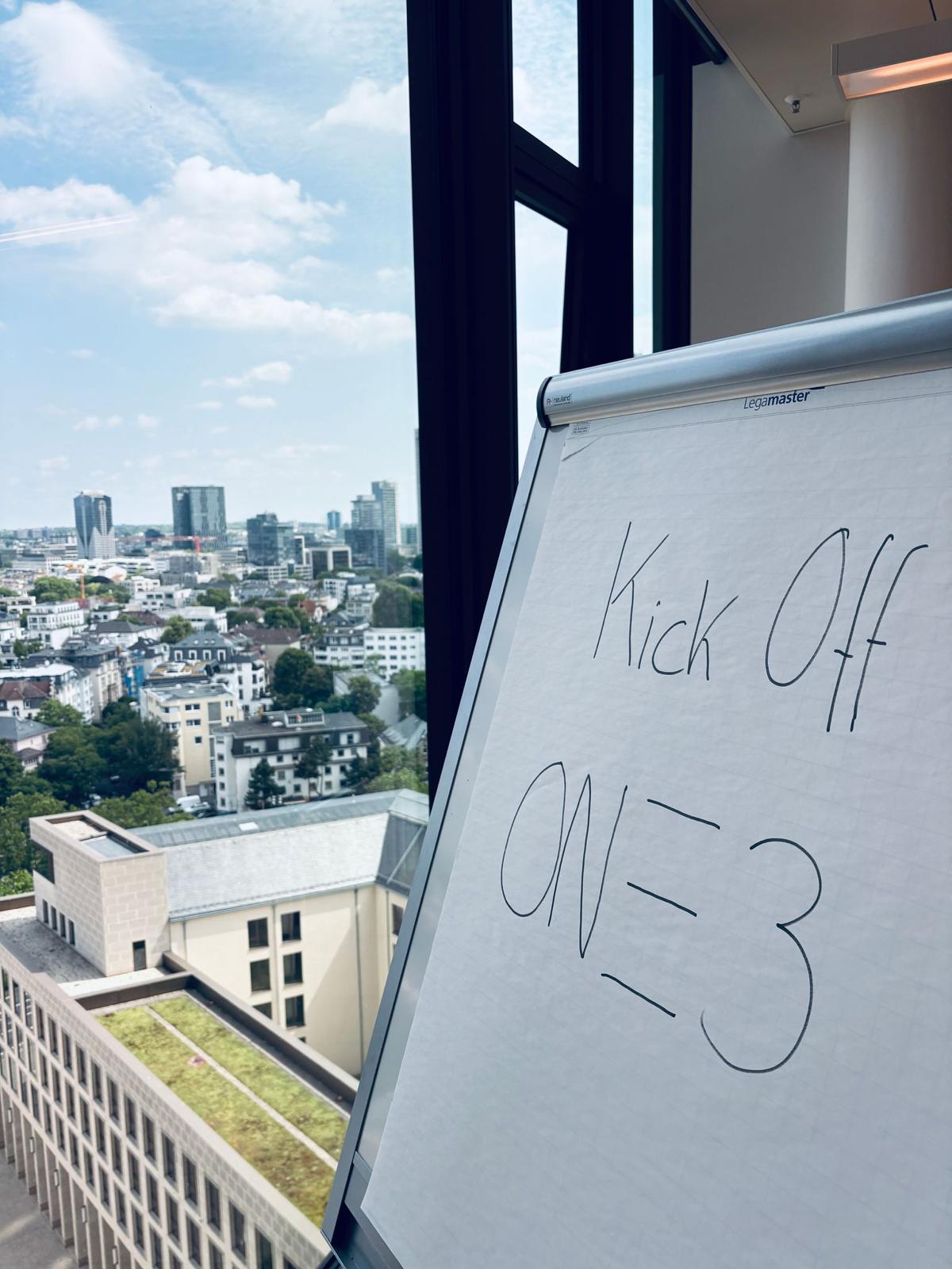 [interface] image of hr software in action (for a hr tech)