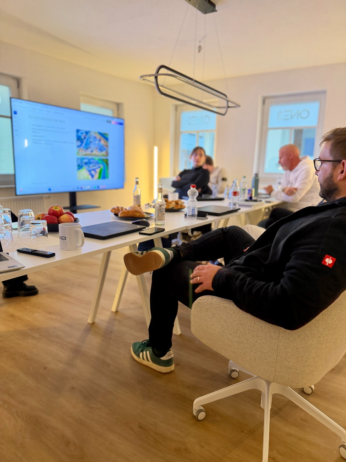 image of city landscape (for a mobility and transportation) [background image]