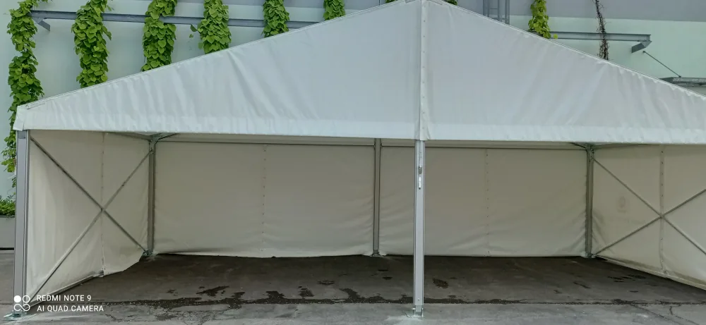 etail konstrukce a bočnic nového párty stanu 10x5 m — hliníkový profil
