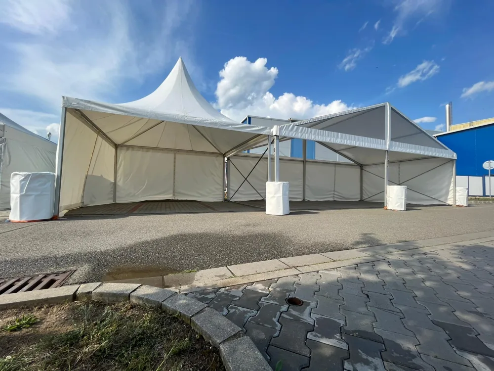 Pronájem stanu Pagoda 5x5 – propojené pagody na firemní akci