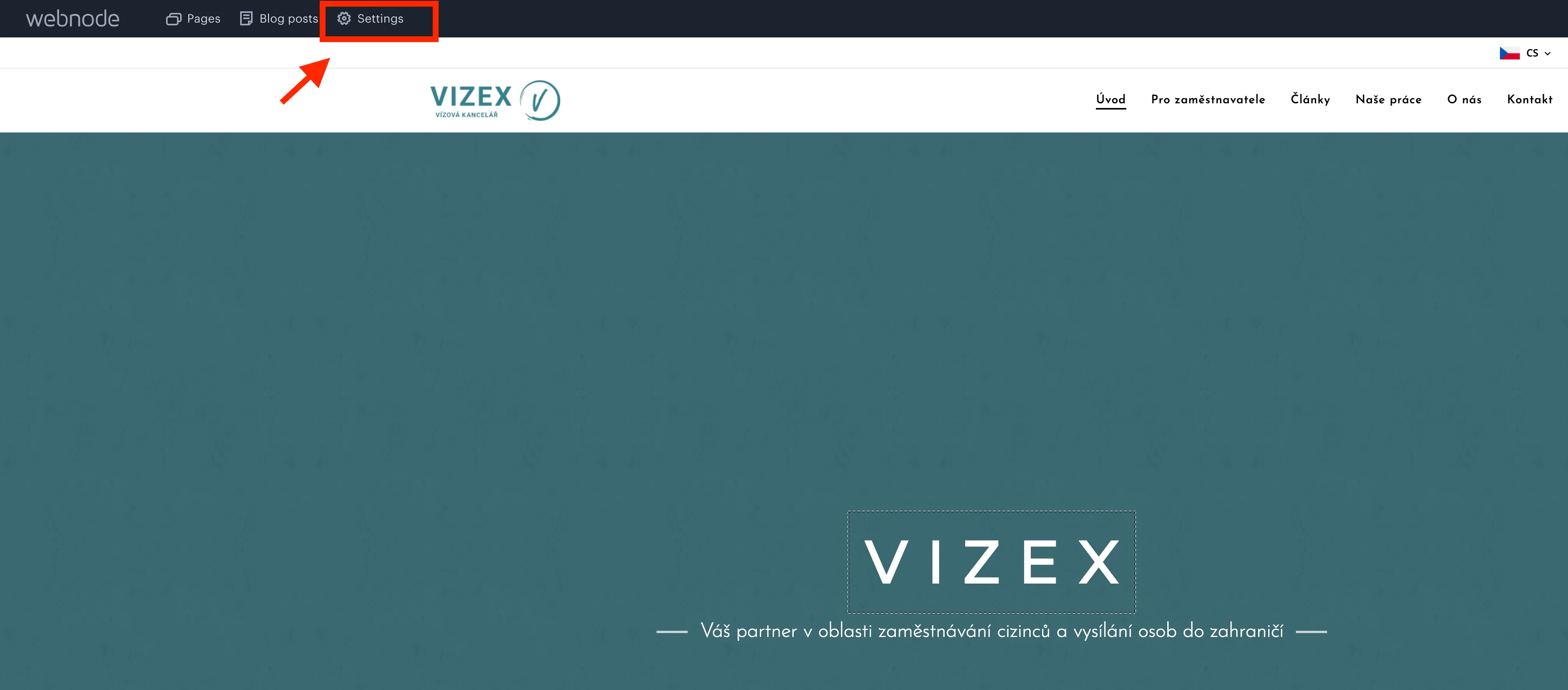 Webnode rozhraní s červeně zvýrazněným tlačítkem Nastavení v horním menu.