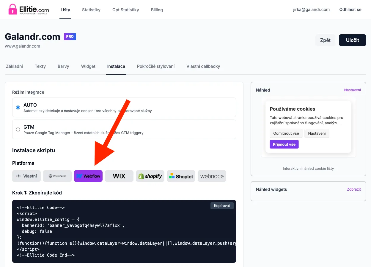 Nastavení integrace cookies s vybranou platformou Webflow zvýrazněnou fialovým tlačítkem a zobrazený kód pro vložení do webu.