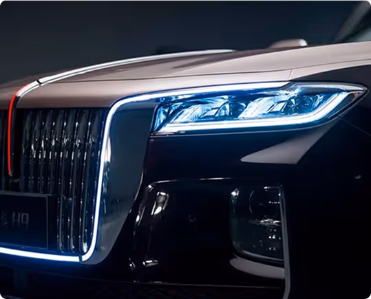 Zbliżenie na luksusowego chińskiego sedana - Hongqi H9