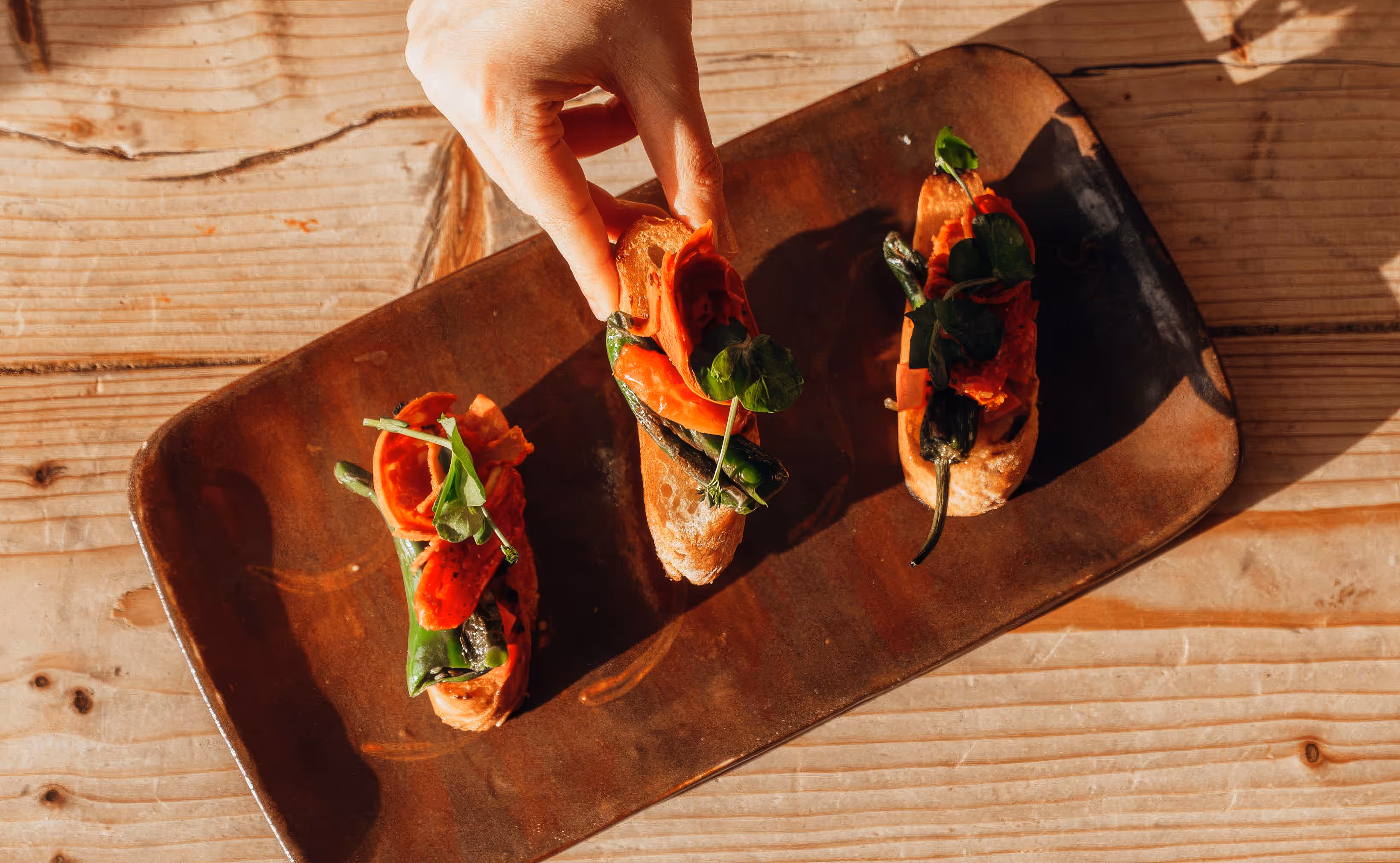 Editorial foto van drie tapas op een bord