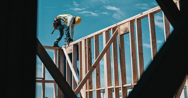 construction safety man without harness