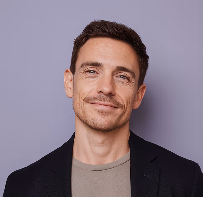 A professionally dressed man smiling confidently, reflecting reliability and success in recruitment and HR solutions.