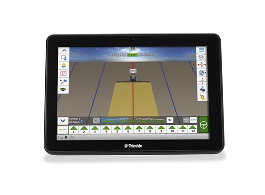 Тъчскрийн екран на Trimble TMX-2050 с интерфейс за навигация в земеделието, показващ трактор и поле с насочващи линии.