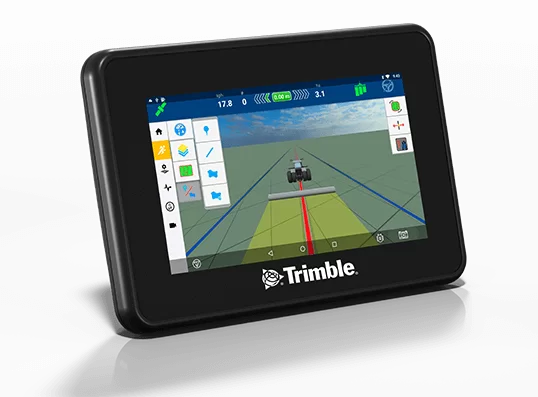 Тъчскрийн монитор Trimble, показващ навигационен интерфейс за селскостопанска техника.