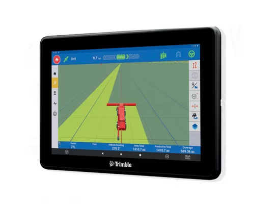 Екран на Trimble GFX-1060, показващ навигационен интерфейс за земеделска техника с маркирани полета и курс.