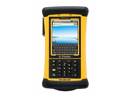 Жълто-черно ръчно устройство Trimble Nomad с екран и клавиатура.