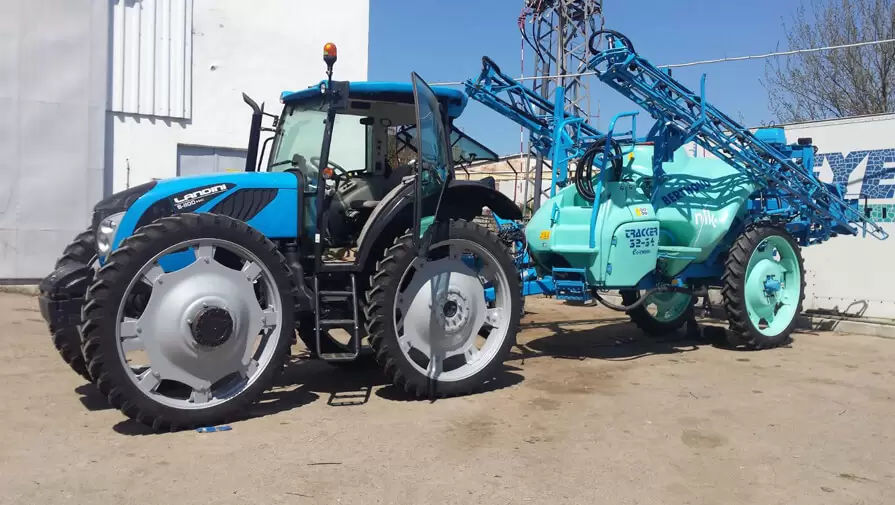 Berthoud Tracker trailed sprayer