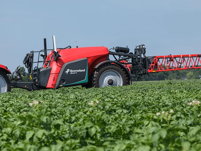 Kverneland iXtrack T4 trailed sprayer