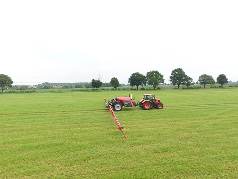 Kverneland iXtrack T4 trailed sprayer