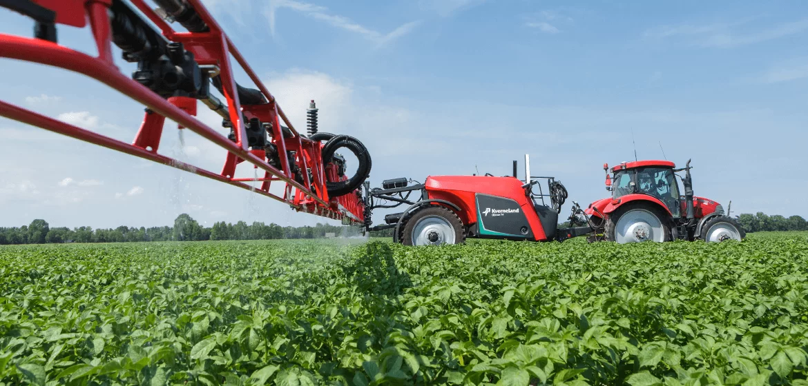 Kverneland iXtrack T4 trailed sprayer