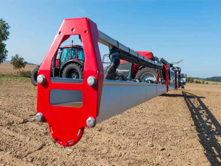 Kverneland iXtrack T4 trailed sprayer