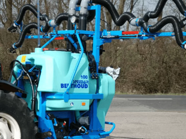Berthoud Speedair trailed sprayer