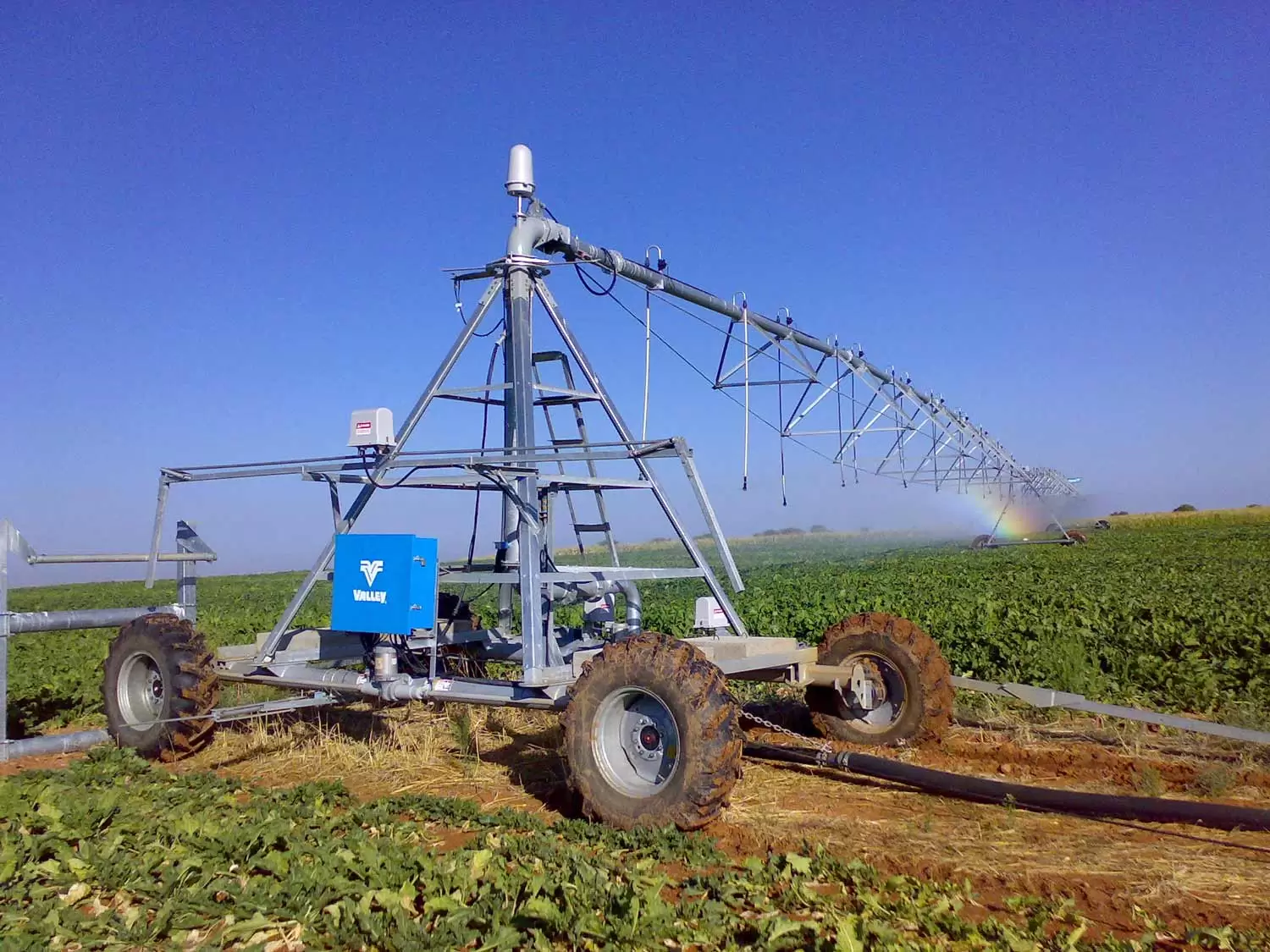 Kverneland iXtrack T4 trailed sprayer field