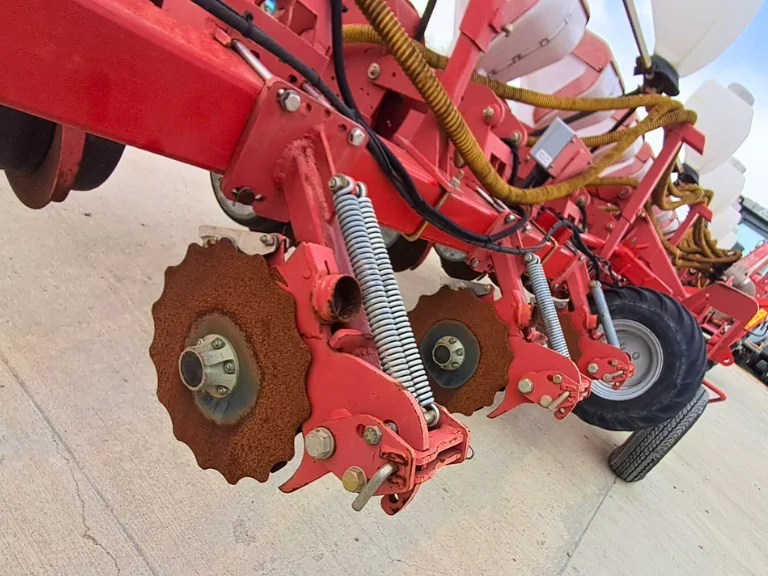 12- редова сеялка за редови култури KVERNELAND Optima rigid HD e-drive