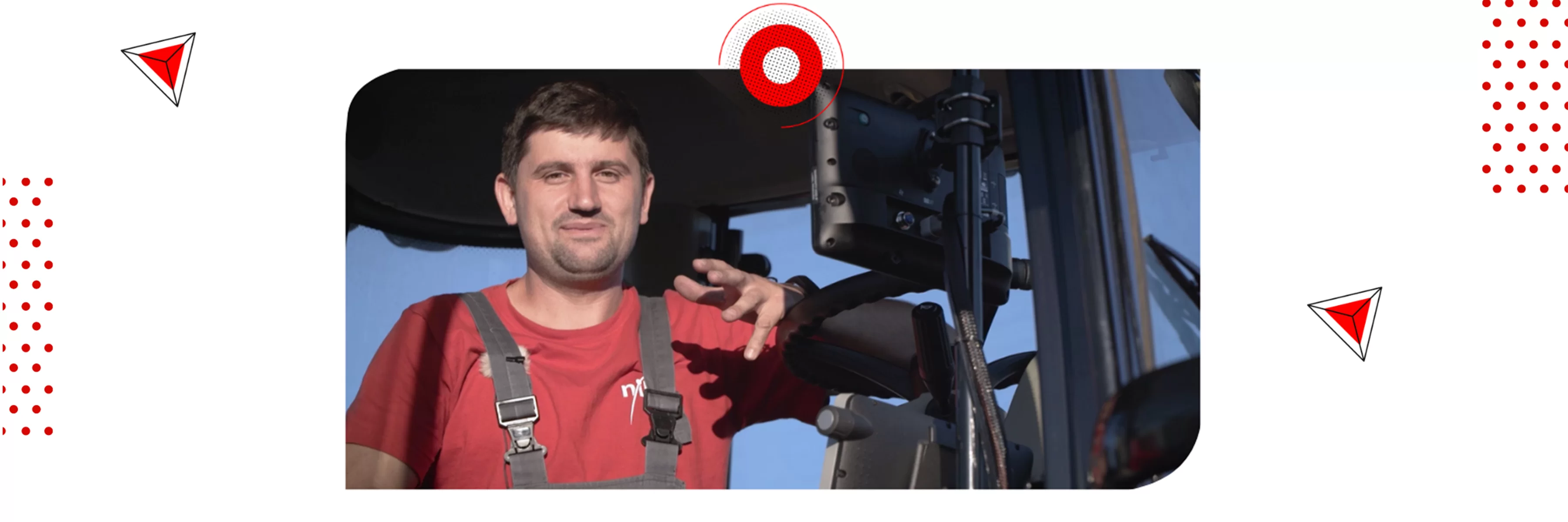 Специалист на НИК, обясняващ ключови функции и настройки на GPS навигационни системи за трактори
