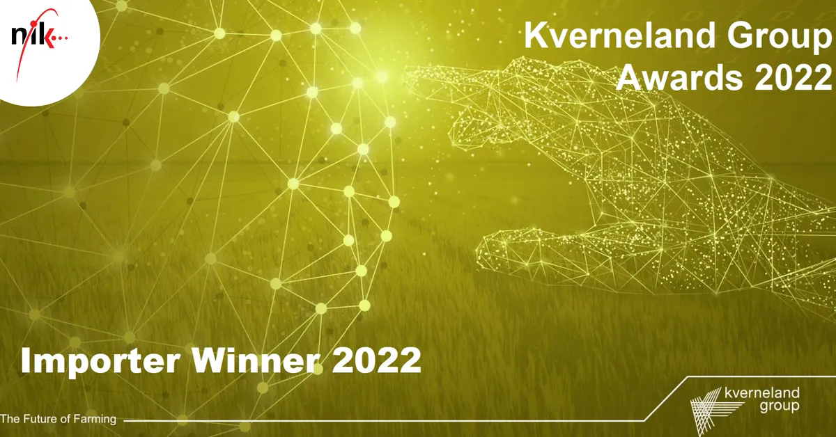 Екипът на НИК, получаващ втората годишна награда на Kverneland Group